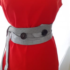 Ceinture cravates grises et boutons noirs