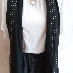 Foulard noir à clous et pendentif renard strass.