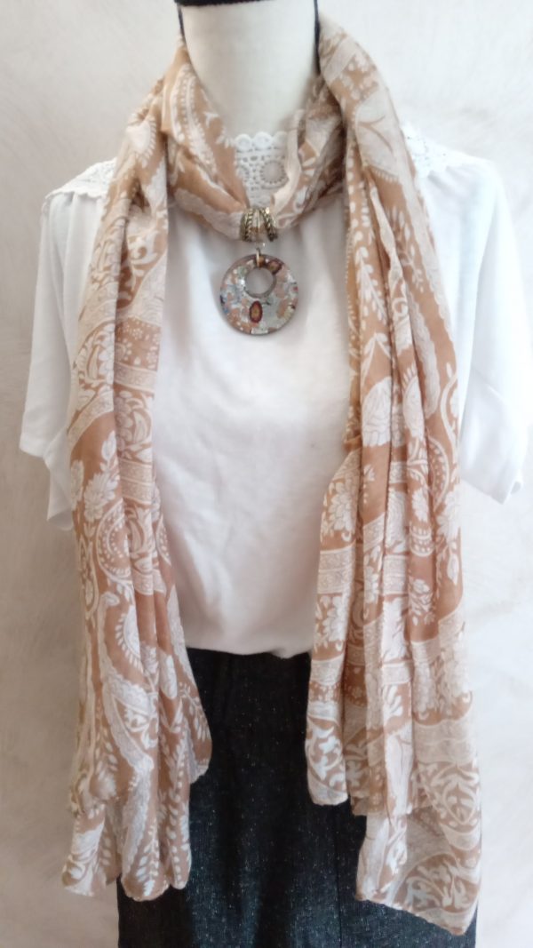 Foulard marron pendentif en verre