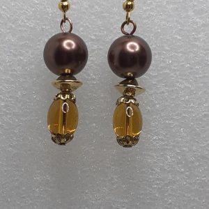 Boucles d'oreilles nacrées en verre et perles de quartz fumé.