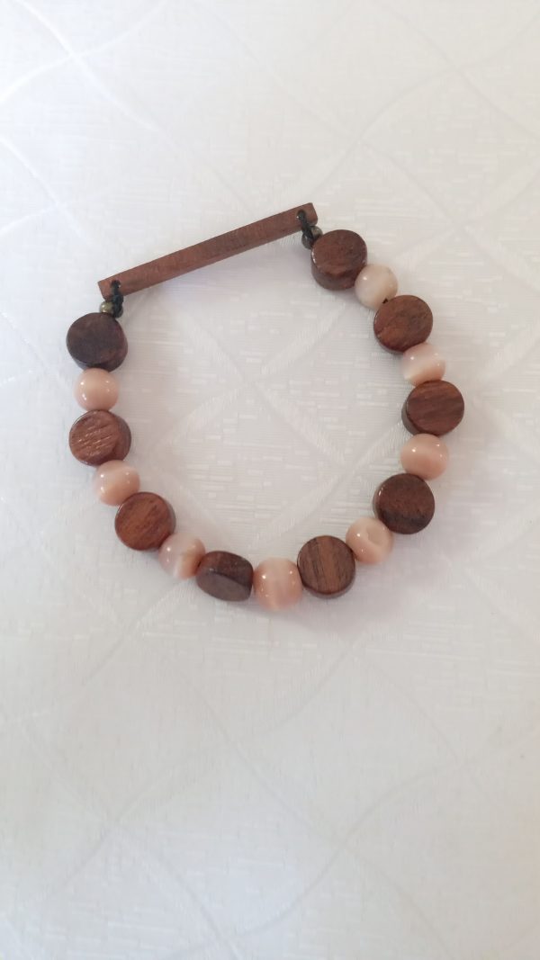 Bracelet avec perles en bois et pierres œil de chat pour homme.