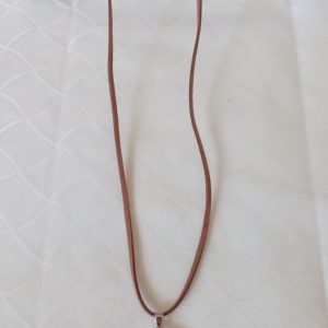 Collier, lacet en cuir, pendentif arbre de vie et pierre semi-précieuse œil du tigre.