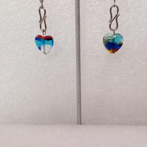 Boucles d'oreilles en acier inoxydable 316, avec des cœurs en verre.
