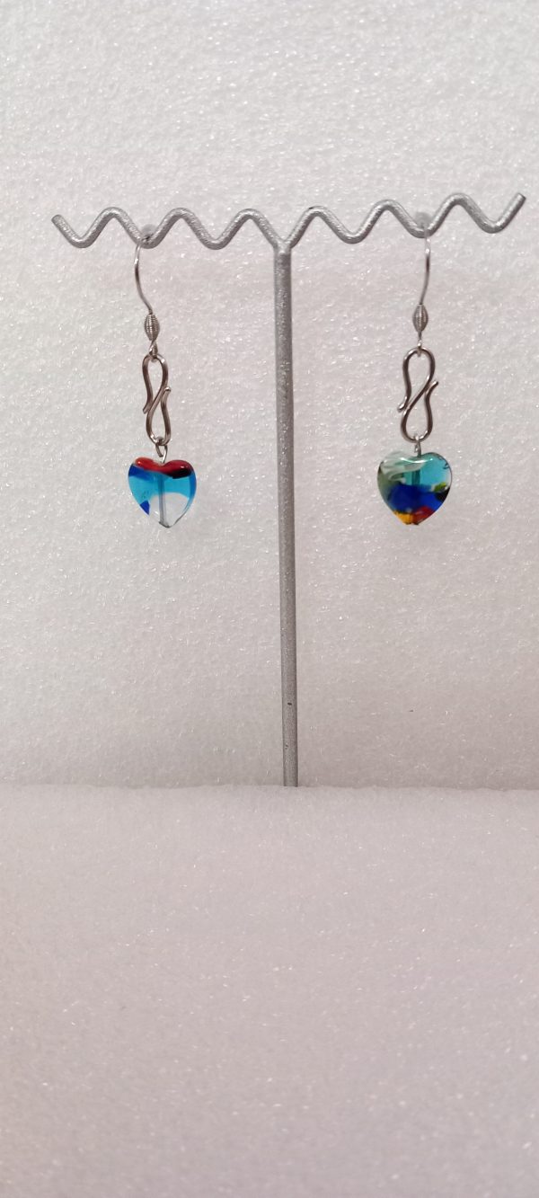 Boucles d'oreilles en acier inoxydable 316, avec des cœurs en verre.