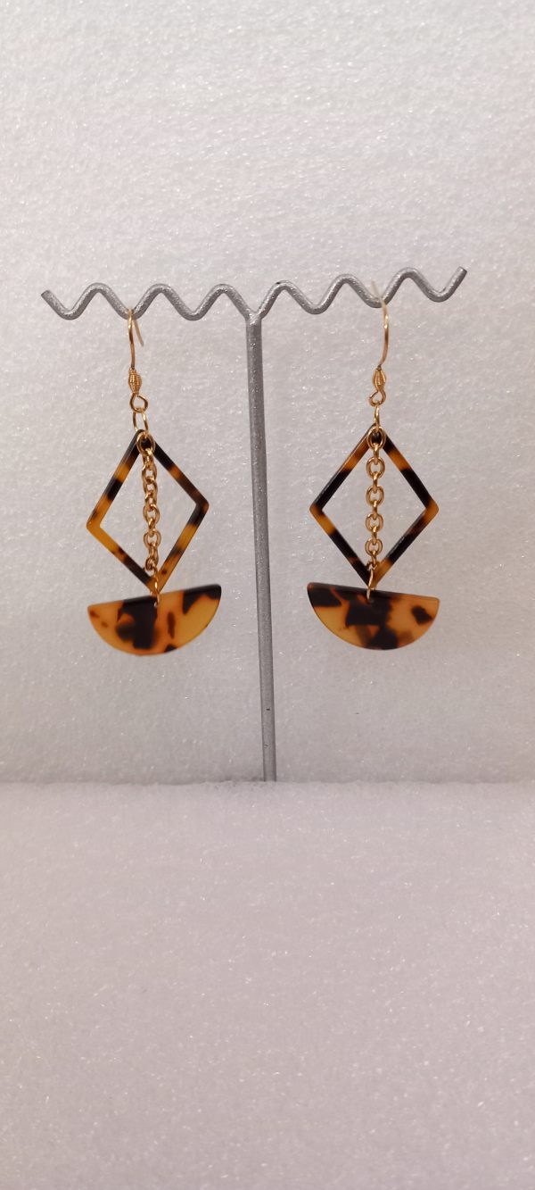 Boucles d'oreilles en acétate, de formes asymétriques, et en acier inoxydable 316.