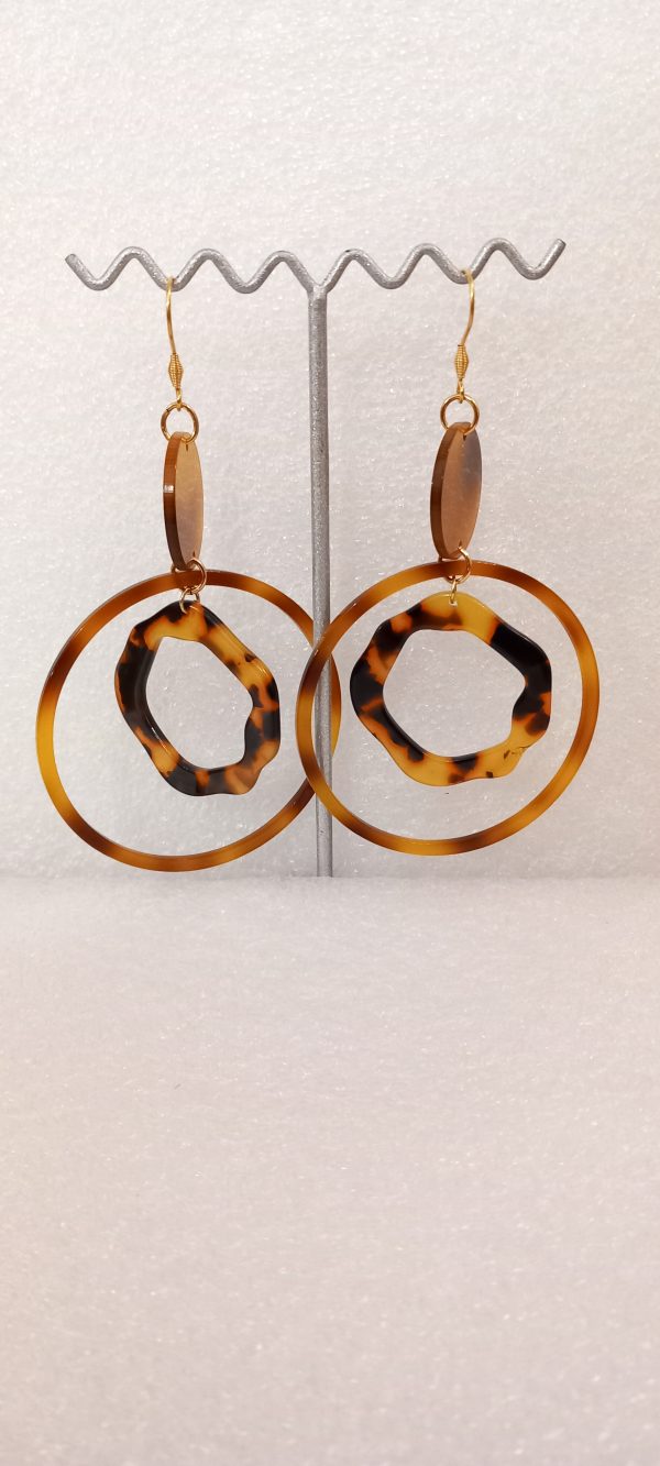 Boucles d'oreilles avec anneaux en acétate et crochets en acier 316.