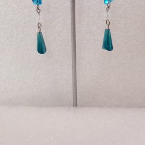 Boucles d'oreilles avec des perles en verre, et crochets en acier inoxydable 316.