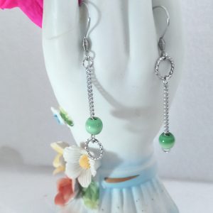 Boucles d'oreilles longues en acier inoxydable, avec des perles œil de chat vert.