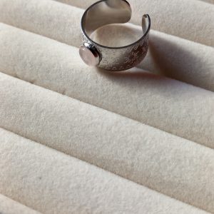bague réglable en acier inoxydable argentée à motifs avec une pierre d'amazonite.