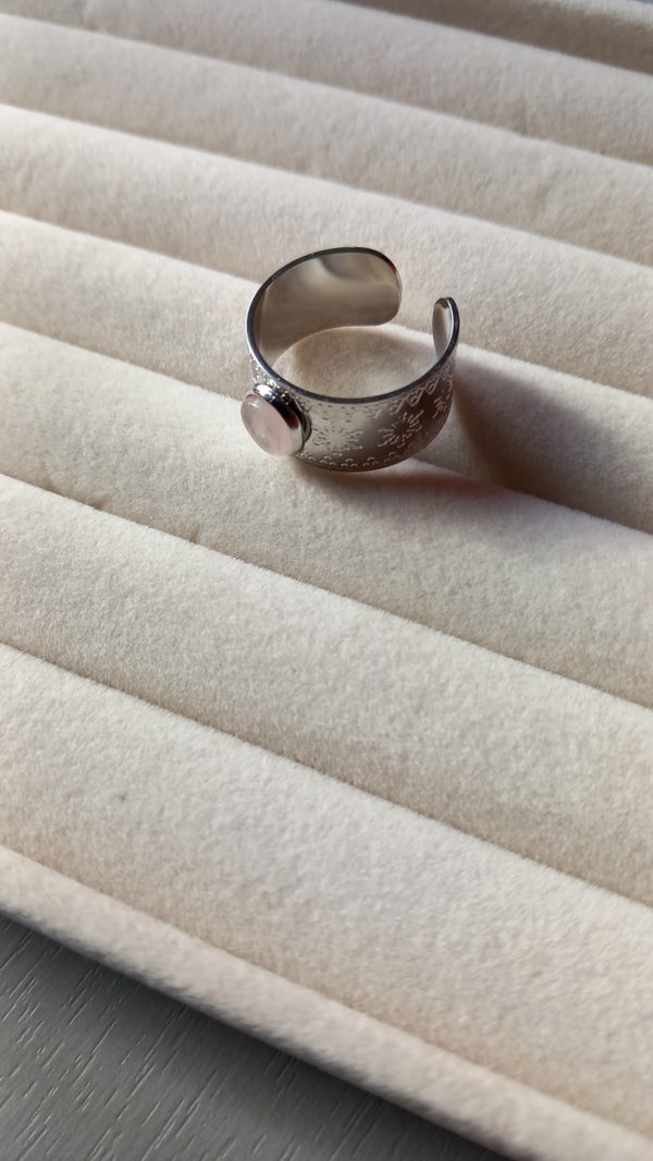 bague réglable en acier inoxydable argentée à motifs avec une pierre d'amazonite.