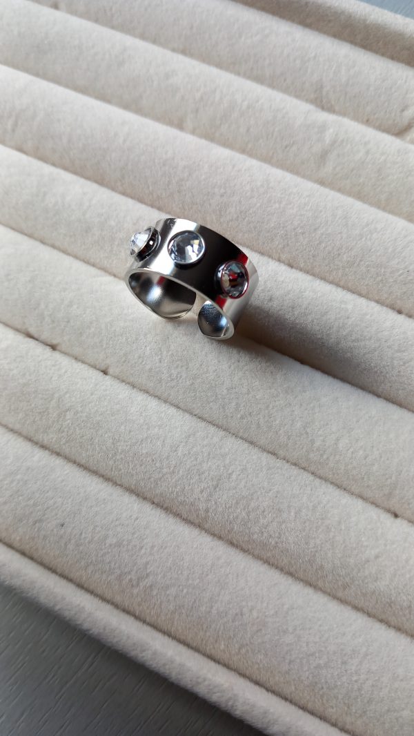 bague large réglable en acier inoxydable avec des pierres de strass en cristal.